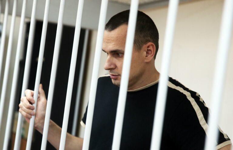 Матери Сенцова отказали в помиловании сына - today.ua