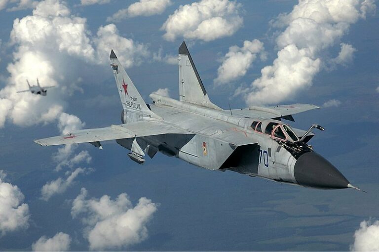  Падение МиГ-31 в России : в сети показали впечатляющее видео - today.ua