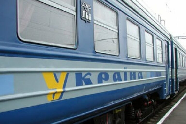 Омелян рассказал, сколько на подаче вагонов зарабатывают посредники - today.ua