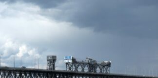 Полиция задержала мужчину, который “заминировал“ Амурский мост - today.ua