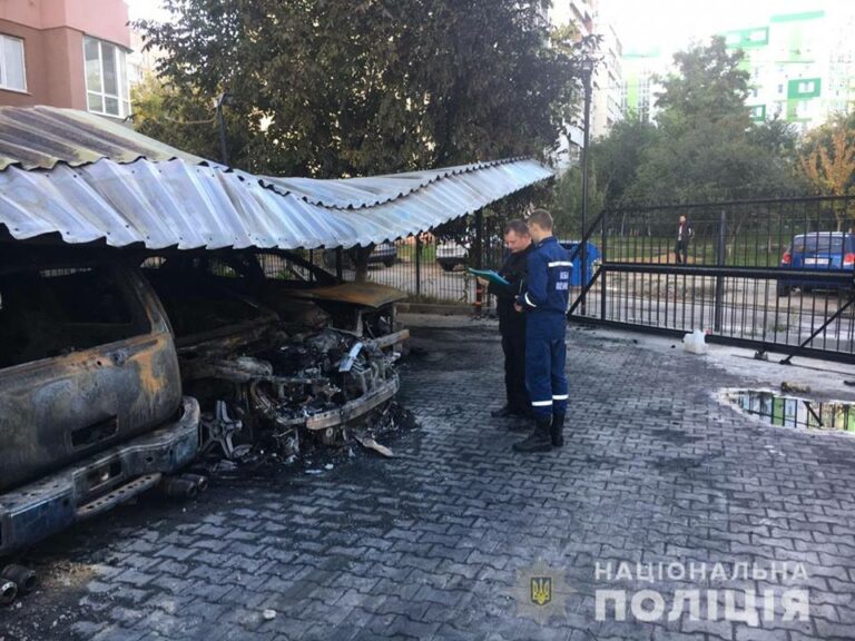 Одночасно п'ять автівок згоріли в Одесі (фото) - today.ua