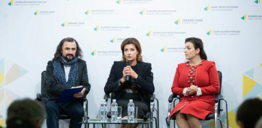 З яскравим акцентом: Марина Порошенко вразила стильним образом  - today.ua