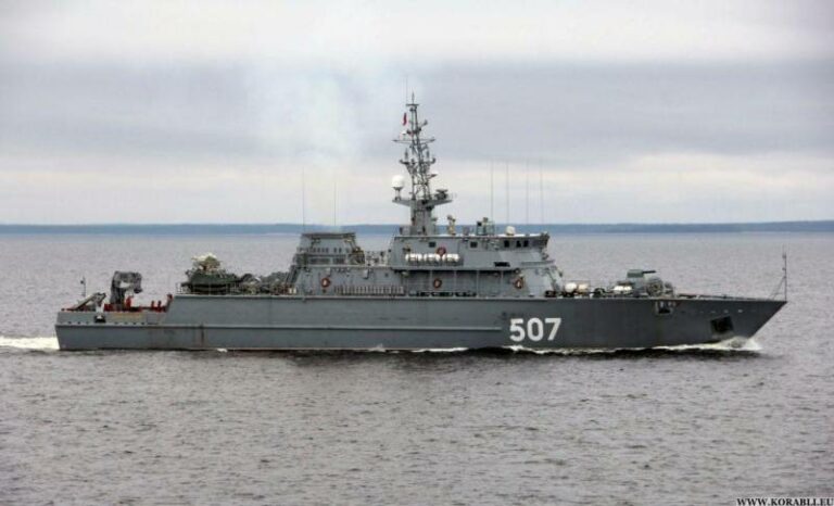 Ситуация угрожающая: Россия стянула в Азовское море более 120 кораблей и катеров - today.ua
