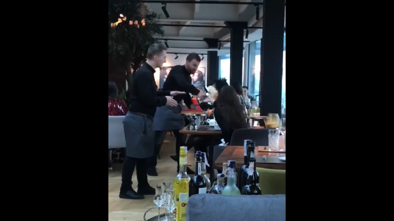 Скандал в столичному ресторані: у відвідувачку запустили торт - today.ua