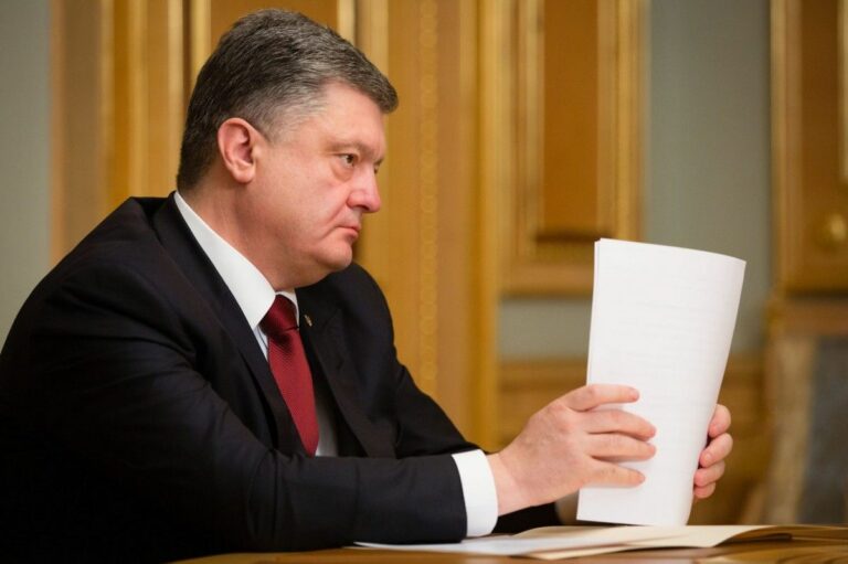 Порошенко підписав закон про покарання прокурорів та слідчих за свавілля - today.ua