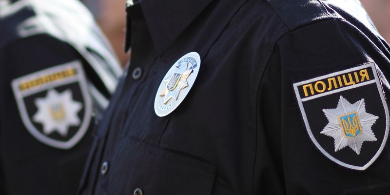 В Киеве женщина-коп получила по лицу от пьяного нарушителя