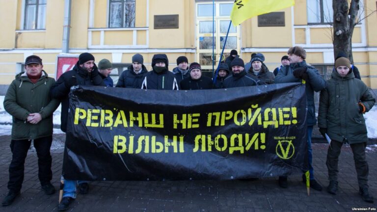 У Києві активісти вимагають негайного закриття телеканалів “112“ та NewsOne - today.ua