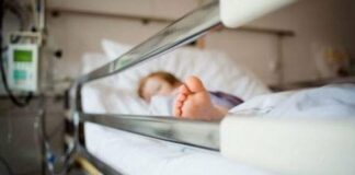 “Сломал нос и разбил голову“: отчим ударил об стол восьмимесячного малыша - today.ua