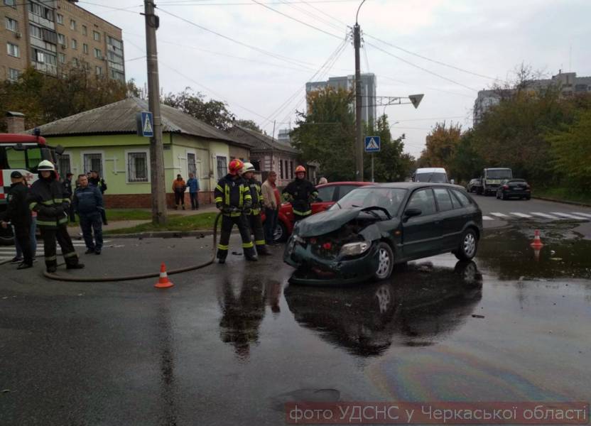 Чотири автівки зіткнулися у серйозній ДТП у Черкасах