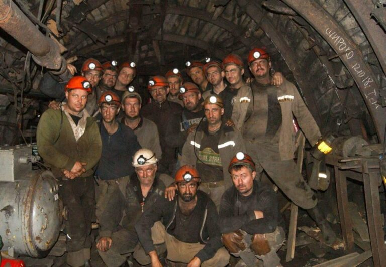 Три дня под землей: луганские шахтеры требуют отставки Насалика - today.ua