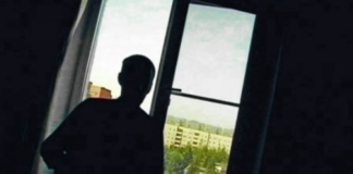 Суицид на Закарпатье: молодой человек выпрыгнул из окна - today.ua