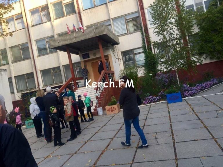 В Керчи прекратили усиленную охрану школ и детских садиков - today.ua