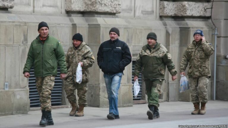 Украинцев будут штрафовать за военную форму - today.ua