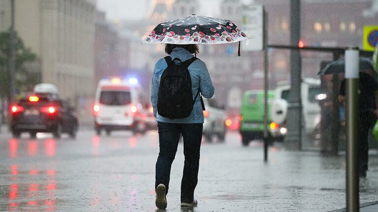 Тепло і дощі: українцям розповіли про погоду на сьогодні  - today.ua