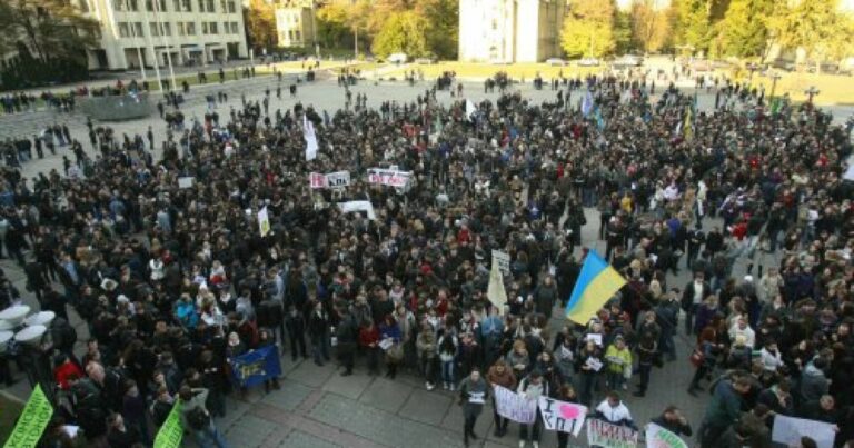 Студенти КПІ вийшли на мітинг проти корупції - today.ua