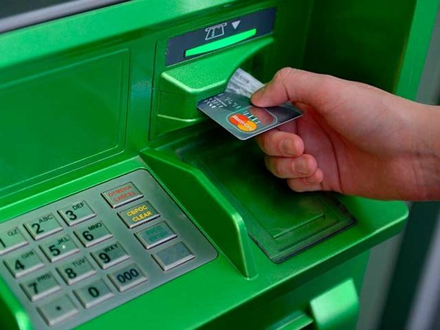 “Приватбанк“ призупиняє роботу банкоматів і терміналів  - today.ua