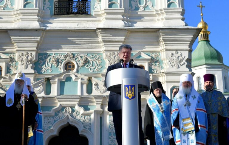 Порошенко поздравил украинцев с победой над “московскими демонами“ - today.ua