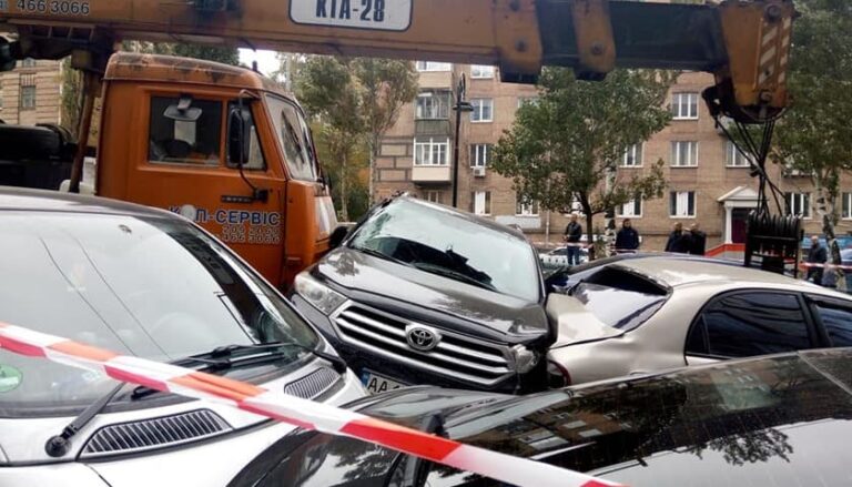ДТП на Леси Украинки: кто заплатит за поврежденные авто - today.ua