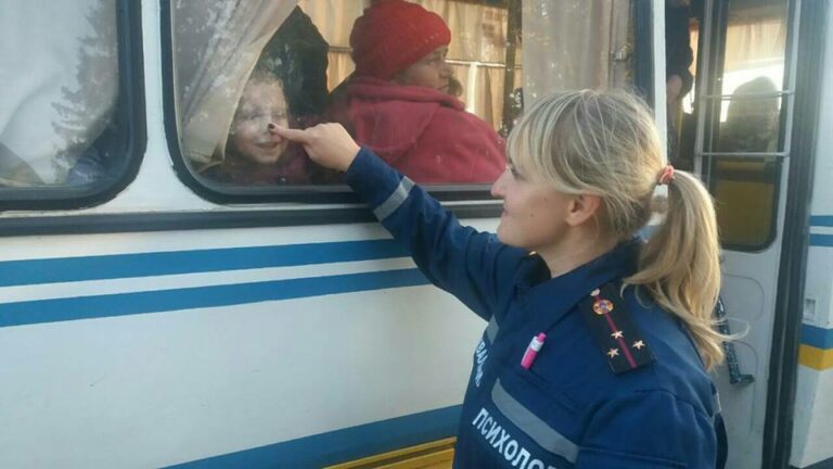 Пожежу в Ічні ліквідували: мешканці повертаються додому - today.ua