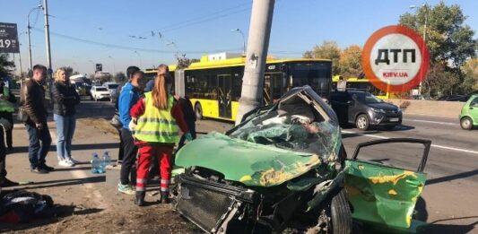 ДТП у Києві на проспекті Ватутіна: двоє людей загинуло, троє в лікарні - today.ua