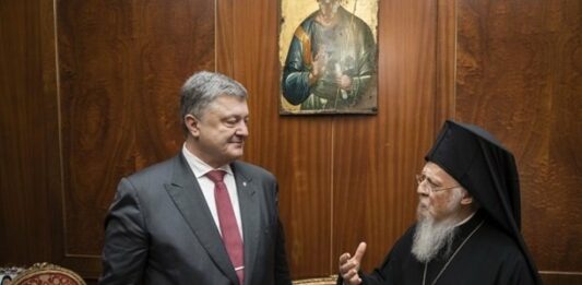 На Порошенко подали иск за обращение к Вселенскому патриарху о предоставлении томоса - today.ua