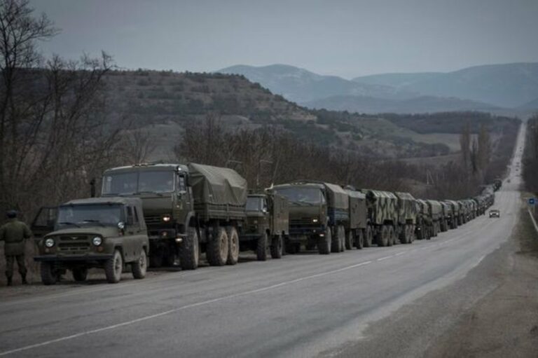 РФ перебросила в Крым много военной техники (видео) - today.ua