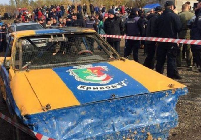 В Кривом Роге автомобиль влетел в толпу  - today.ua