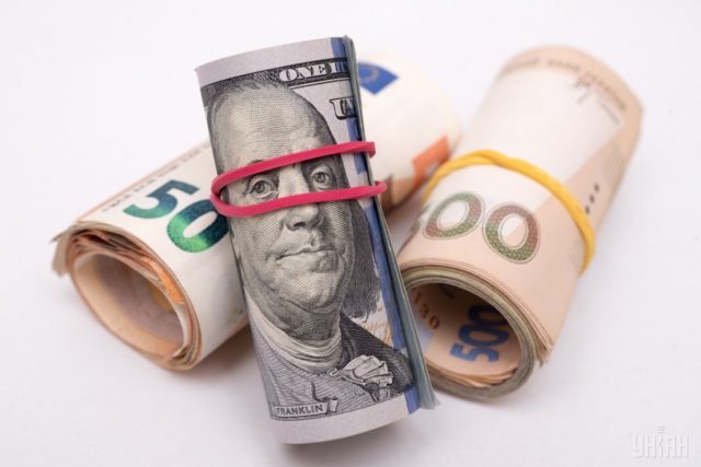 Курс доллара изменится: украинцам посоветовали, в какой валюте лучше хранить сбережения 