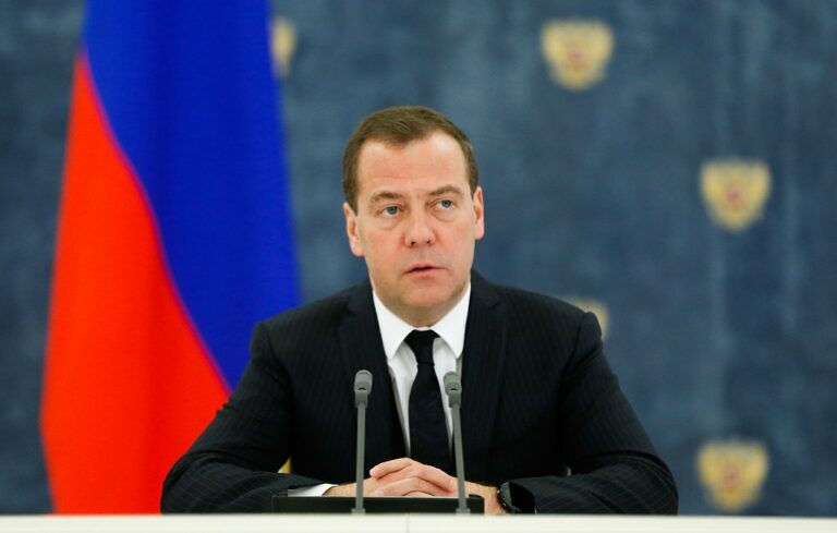 В списки попадут сотни физлиц - Медведев о санкциях против Украины - today.ua