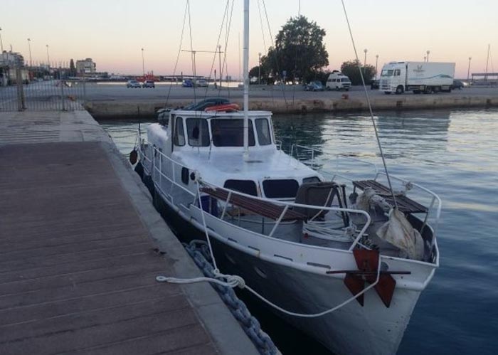 У Середземному морі затримали українську яхту з 60 нелегалами - today.ua