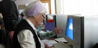 Киевских пенсионеров обучают оплачивать коммунальные услуги через Интернет - today.ua