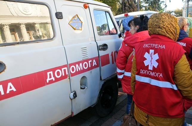 Смертельні перегони: у Дніпропетровській області двоє дітей та жінка опинилися в лікарні після перегонів - today.ua