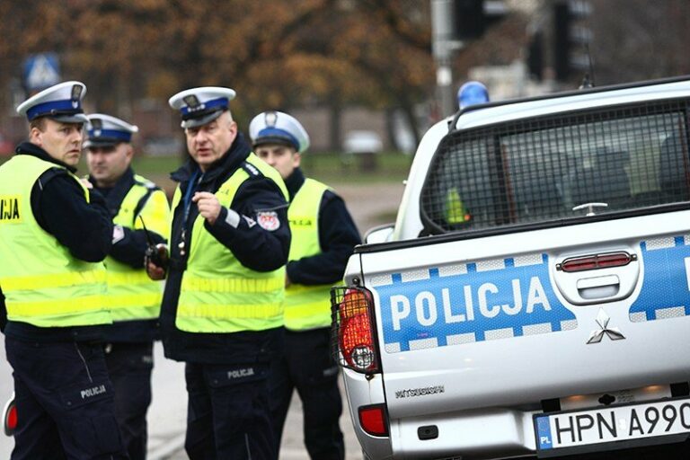 Українцю, який намагався дати 100 злотих і 30 євро хабара польським поліцейським, загрожує 10 років в'язниці - today.ua