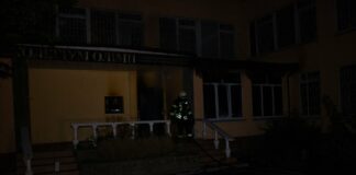 Неизвестные подожгли здание исполнительной службы в Киеве  - today.ua