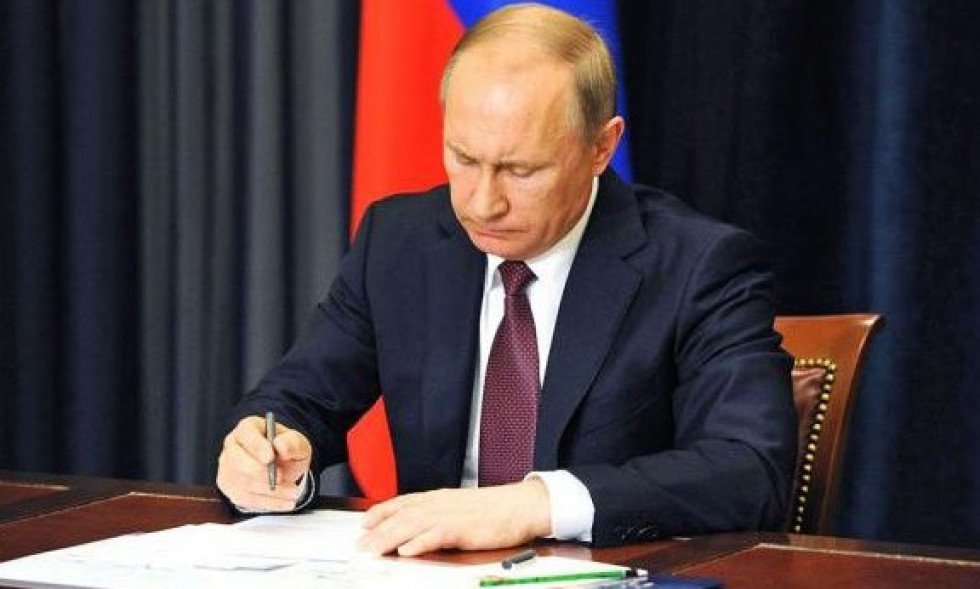 Путин ввел санкции против Украины: чем угрожает Кремль