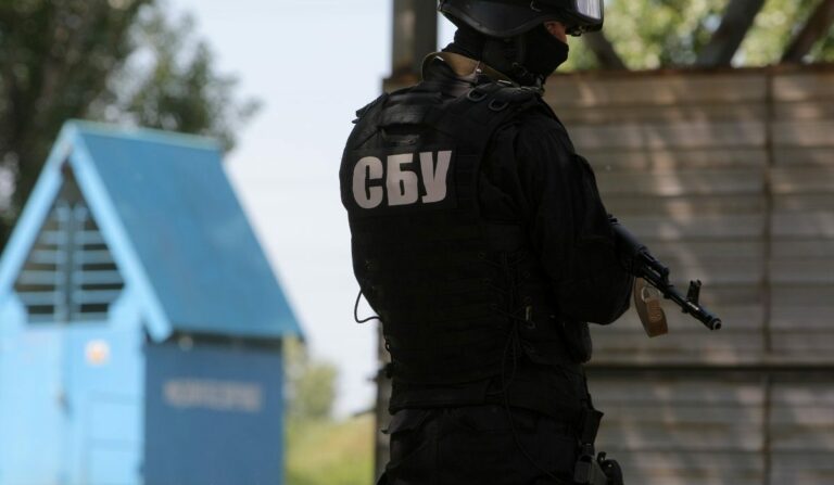Готують провокації: бойовикам на Донбасі видали форму з наліпками СБУ - today.ua