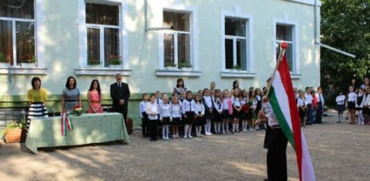 Венгрия выделит 5 миллиардов долларов украинским преподавателям  - today.ua