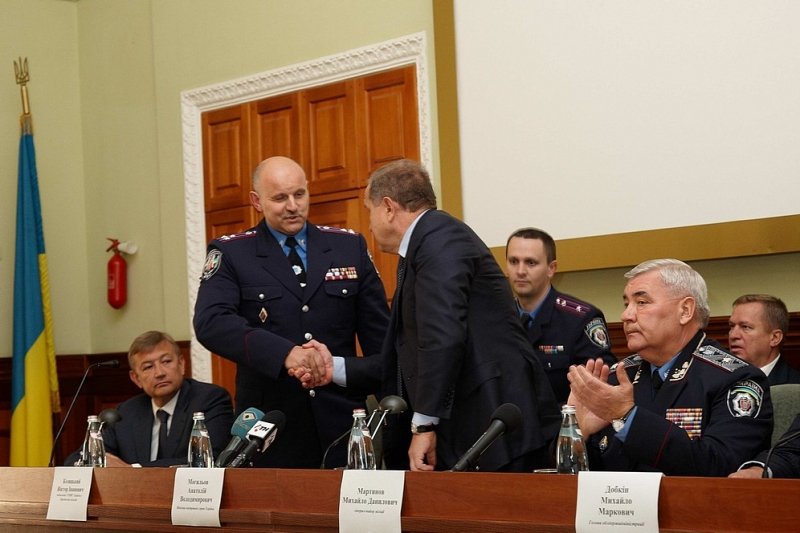 "Збагатився" на 30 мільйонів: колишнього керівника поліції оголосили в розшук