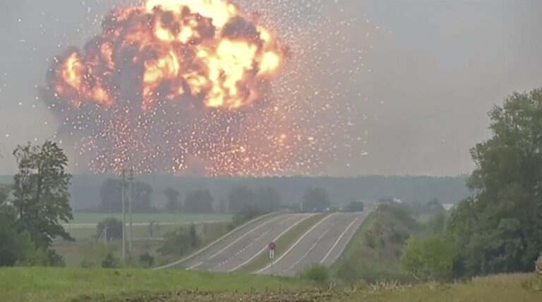 Взрывы в Ичне: в сети показали новые фото - today.ua