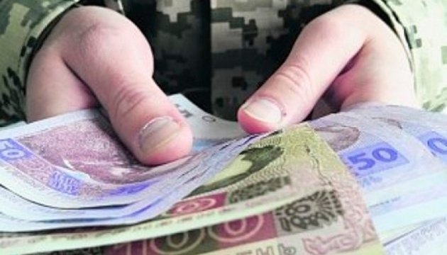 Минообороны увеличит денежное обеспечение военных на 38%  - today.ua