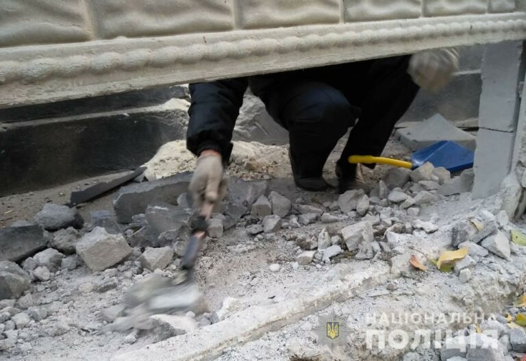 На Николаевщине неизвестные бросили во двор взрывчатку - today.ua