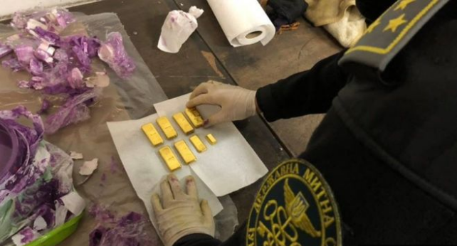 Золото у банці: львівські митники знайшли у посилці скарб - today.ua