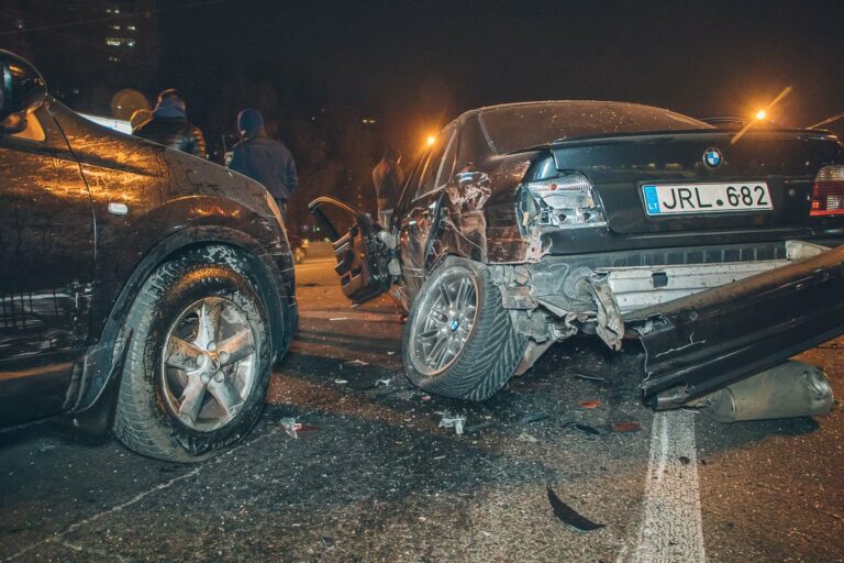 Масштабное ДТП в Днепре: BMW на “бляхах“ разбил 10 автомобилей - today.ua