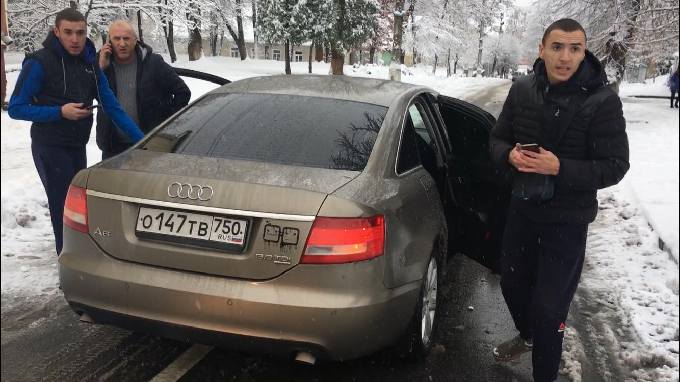 На Прикарпатье водитель на российских номерах устроил драку с АТОшником