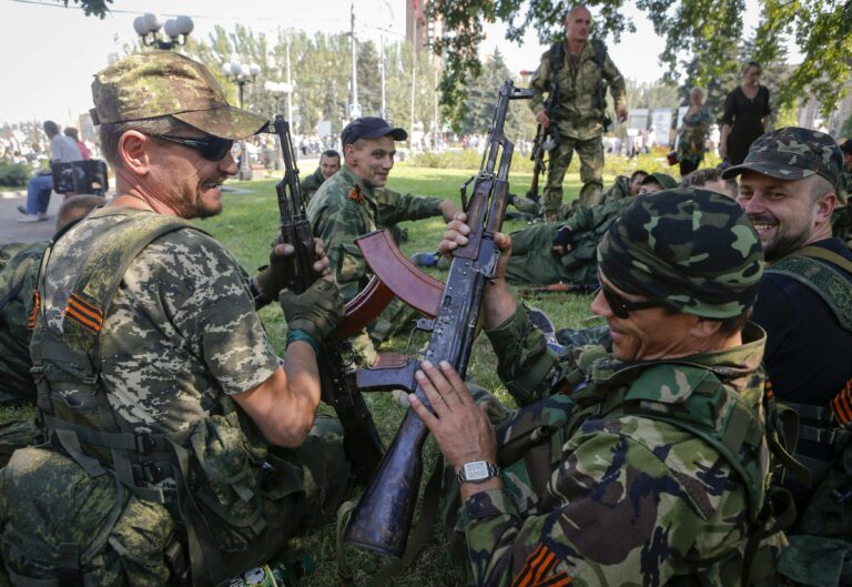 Российские военные массово отказываются воевать на Донбассе из-за низких зарплат, - разведка - today.ua