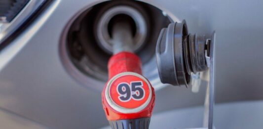 Сетевые АЗС продолжают повышать цены на топливо - today.ua