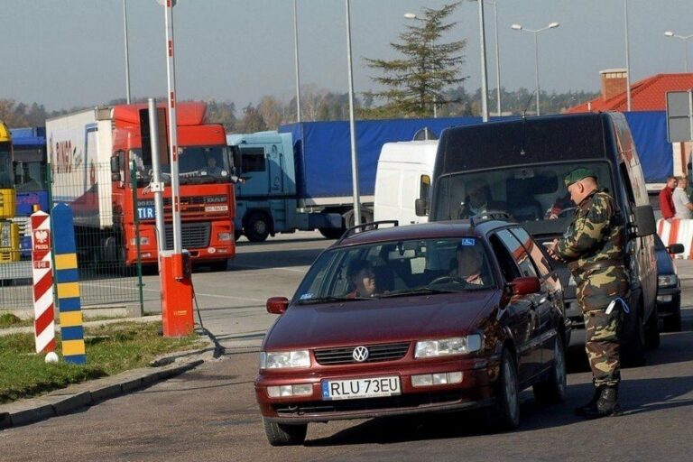 Очереди на границе с Польшей: пограничники не пускают нерастаможенные автомобили - today.ua