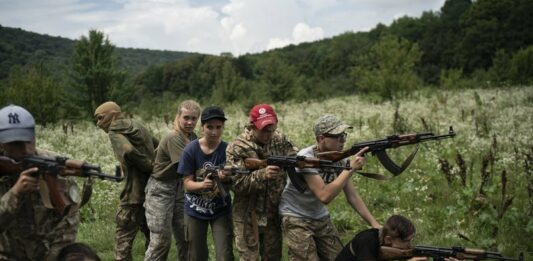 Лагерь националистов: на Закарпатье подростков учат стрелять и убивать - today.ua