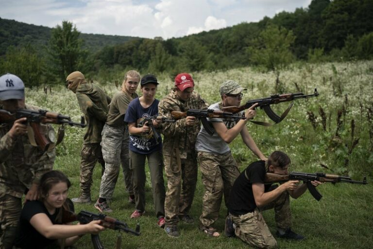 Лагерь националистов: на Закарпатье подростков учат стрелять и убивать - today.ua
