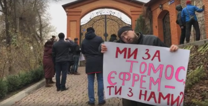 Група невідомих намагалася взяти штурмом резиденцію митрополита Єфрема - today.ua